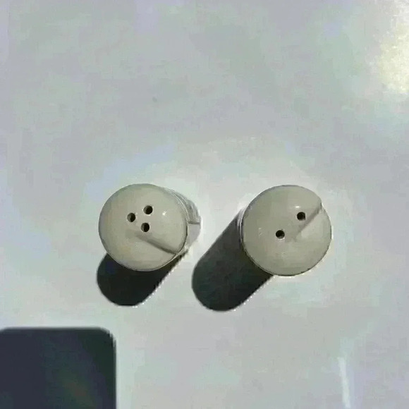 Niagara Falls Playing Cards Queens Salt & Pepper Shakers - Picture 5 of 5